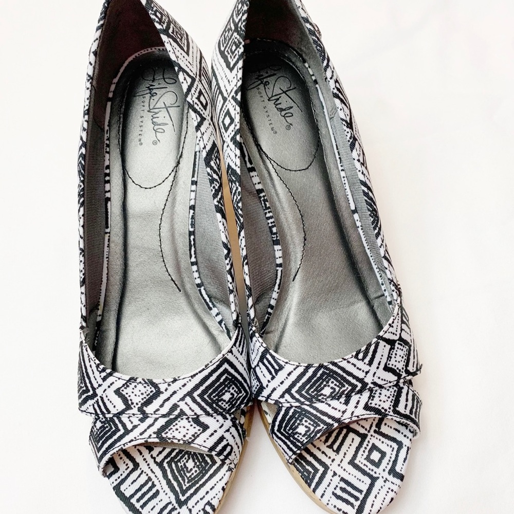EUC Life Stride Peep Toe Wedge size 9
